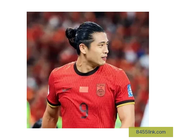 以泪目见证国足20岁一米八八新星爆发带刀后卫绝杀进球后跳舞庆祝